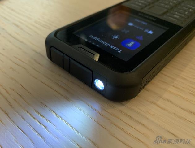 Nokia 800 Tough�Ԏ����Ͳ����